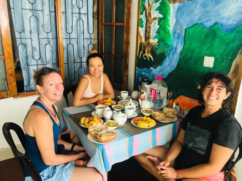 Nethmi Homestay & Restaurant تانجالي المظهر الخارجي الصورة
