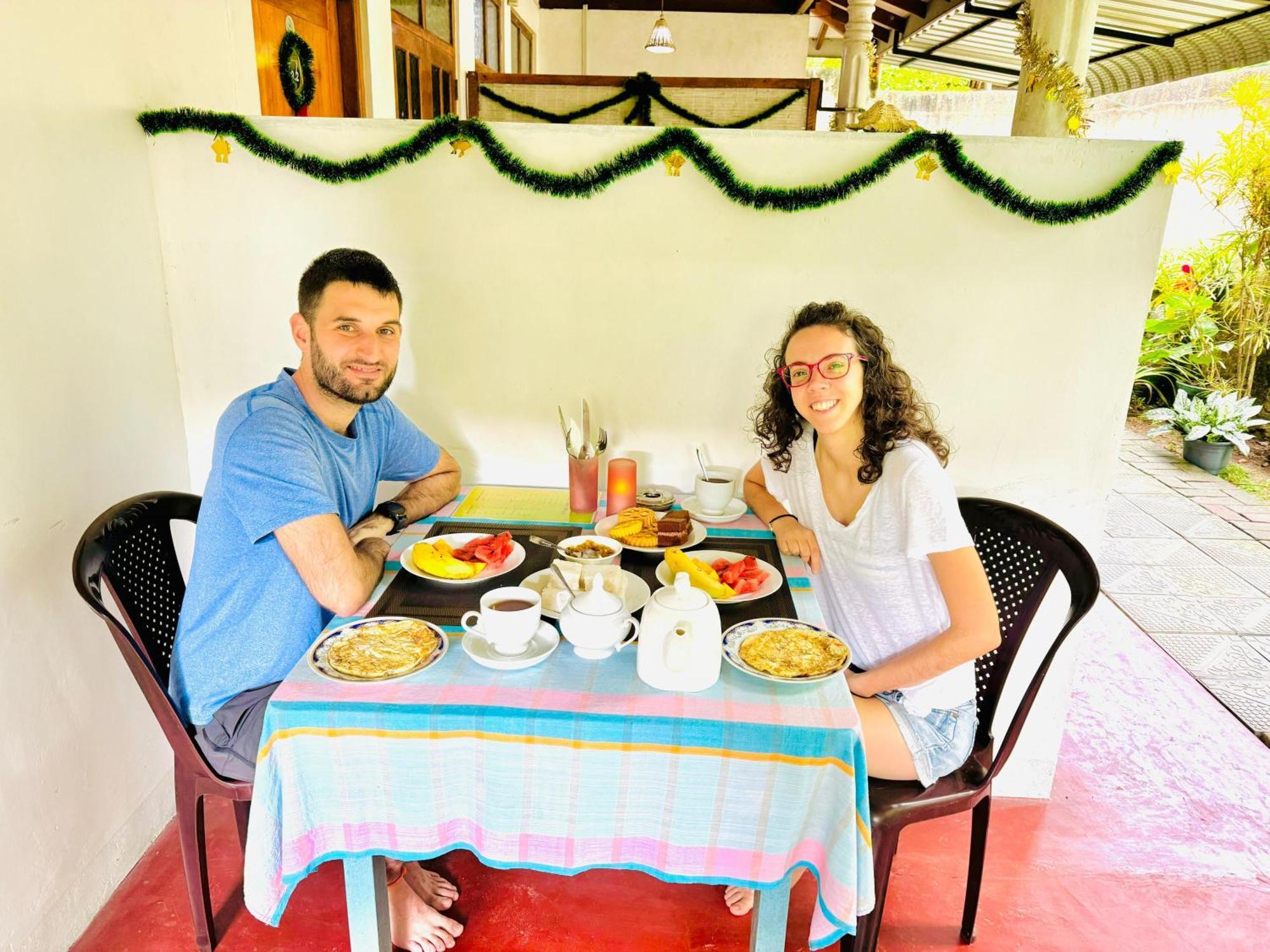 Nethmi Homestay & Restaurant تانجالي المظهر الخارجي الصورة
