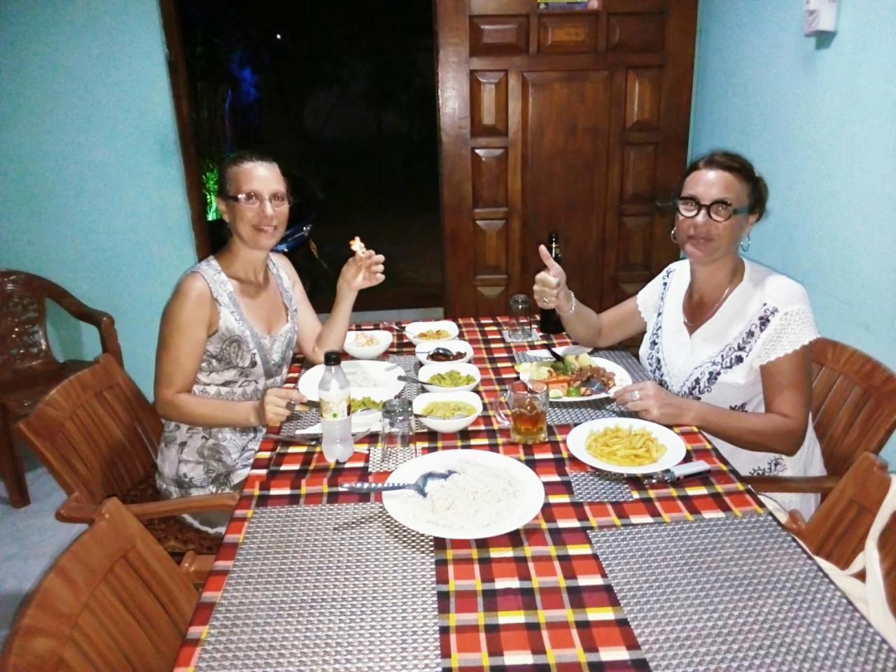 Nethmi Homestay & Restaurant تانجالي المظهر الخارجي الصورة